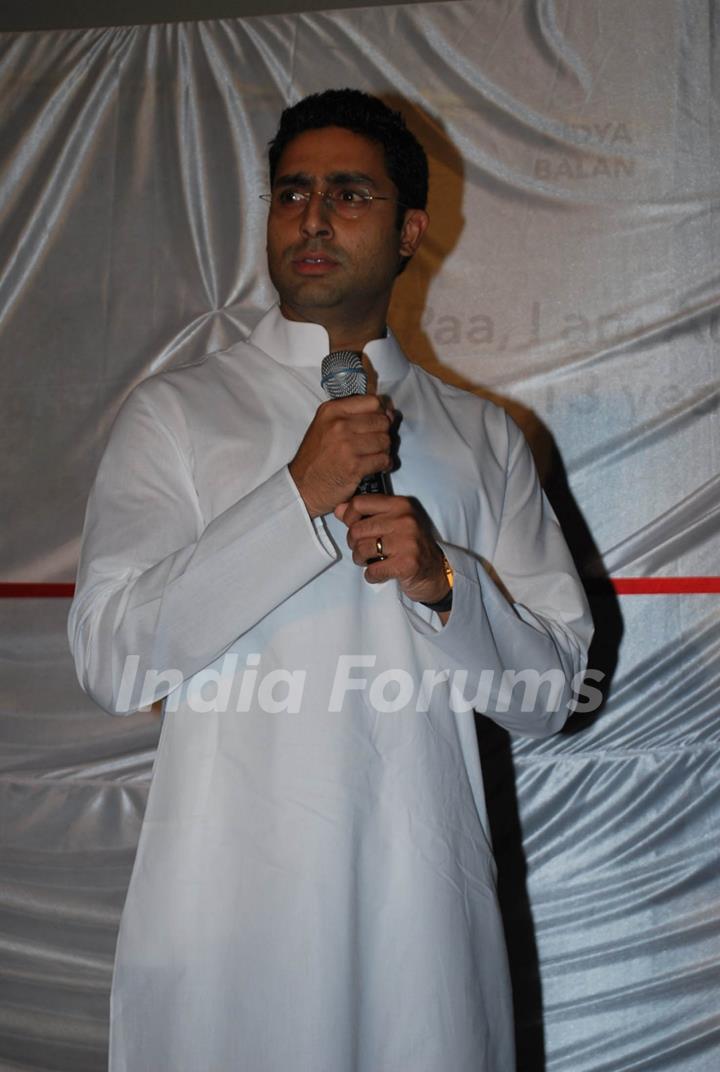Abhishek Bachchan and Vidya Balan unveiled the first look of movie &quot;Paa&quot; at a media conference held in Mumbai