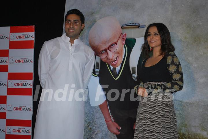 Abhishek Bachchan and Vidya Balan unveiled the first look of movie &quot;Paa&quot; at a media conference held in Mumbai