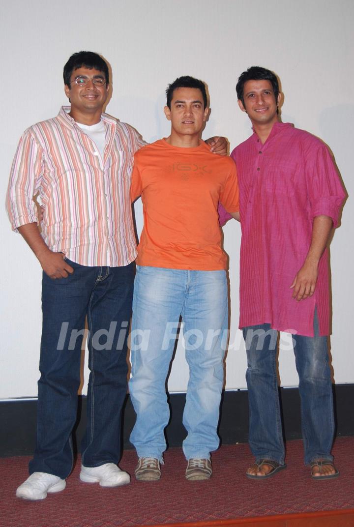 Bollywood actors Sharman Joshi, Aamir Khan and R Madhavn at a press conference in Mumbai where they were promoting their upcoming movie &quot;3 Idiots&quot;