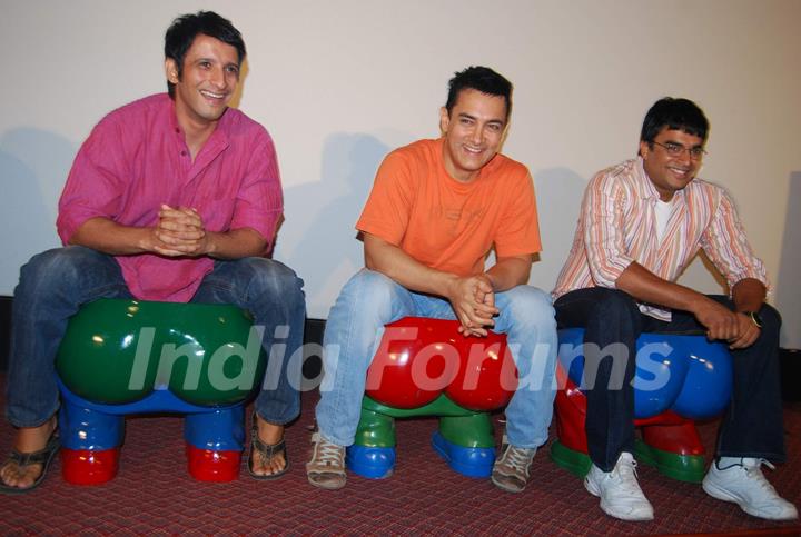 Bollywood actors Sharman Joshi, Aamir Khan and R Madhavn at a press conference in Mumbai where they were promoting their upcoming movie &quot;3 Idiots&quot;