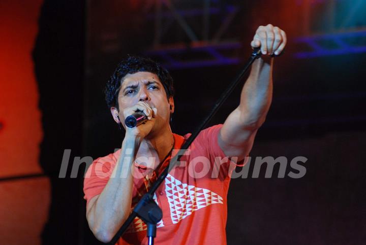 Farhan Akhtar performs live at S-Satr Rocks show at Chitrakoot Grounds