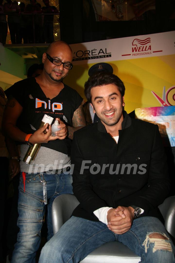 Bollywood actor Ranbir Kapoor at Cut-a-thon session in Oberoi Mall, Mumbai