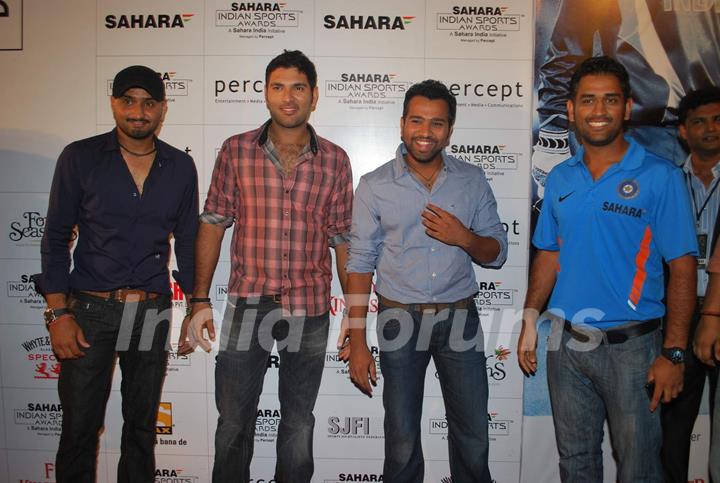 Harbhajan Singh, Yuvraj Singhat and Dhoni at Sahara Sports Awards at Taj Land''s End