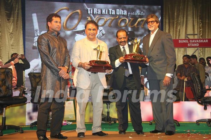 Bollywood superstar Amitabh Bachchan at the felicitation of Sunil Gavaskar, Sachin Tendulkar, Gundappa Ranganath and Viswanath