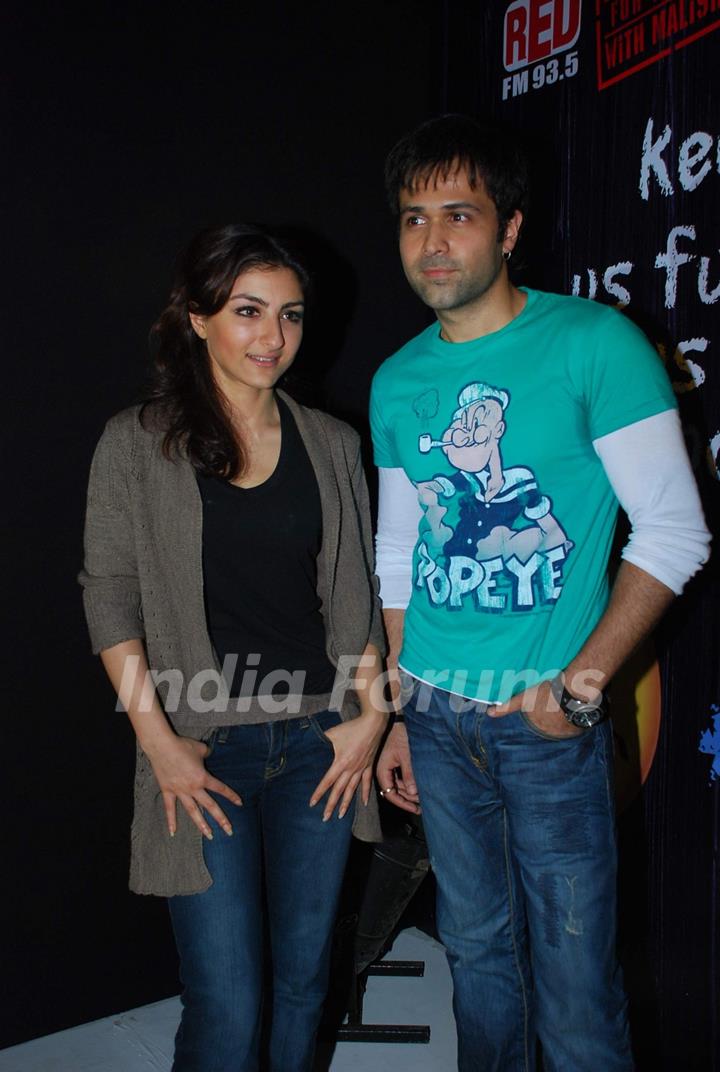 Emraan Hashmi and Soha Ali Khan at Tum Mile promotional event on Children''s day, Phoneix Mill