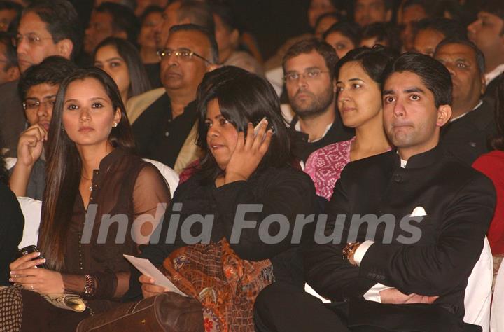 Congress Leader Rahul Gandhi, Sania Mirza and Abhinav Bindra at a programme &quot;Nantion''s Solidarity Against Terror&quot; (An Event at the India Gate to send strong message against Terrorism) on Sunday in New Delhi 28 Nov 09