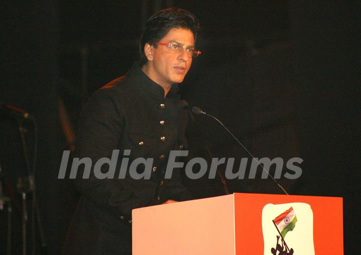 Bollywood Actor Shahrukh Khan at a programme &quot;Nantion''s Solidarity Against Terror&quot; (An Event at the India Gate to send strong message against Terrorism) on Sunday in New Delhi 28 Nov 09