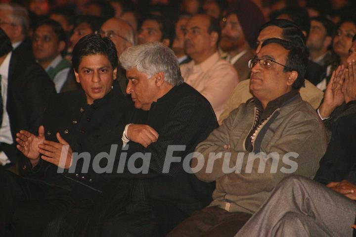 Delhi CM Sheila Dikshit, Bollywood Actor Shahrukh Khan and Union Ministers P Chidambaram and Ajay Maken at a programme &quot;Nantion''s Solidarity Against Terror&quot; (An Event at the India Gate to send strong message against Terrorism) on