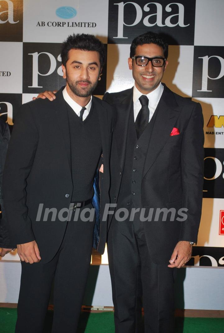 Bollywood actors Ranbir Kapoor and Abhishek Bachchan at the premiere of film &quot;Paa&quot;