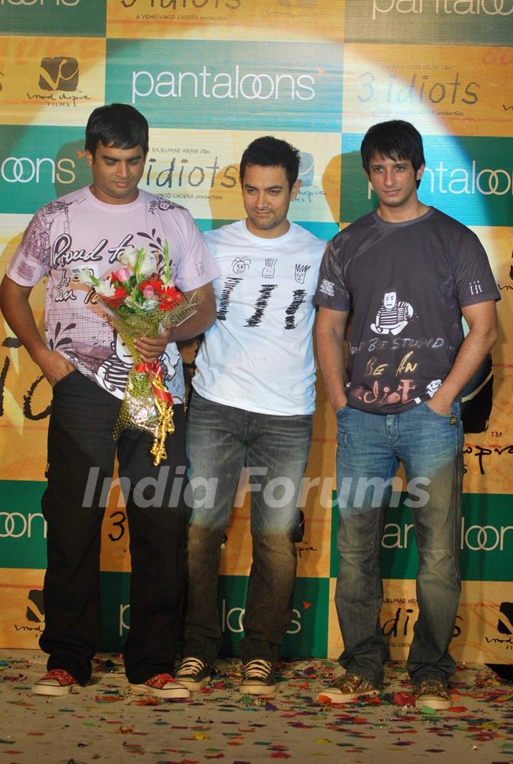 Madhavan, Aamir Khan and Sharman Joshi at Pantaloons 3 Idiots Fashion Show at Phoneix Mill (IANS: Photo)