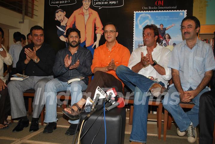 Sanjay Dutt, Arshad Warsi, Boman Irani and Vidhu Vinod Chopra unveil Lage Raho Munnabhai Book