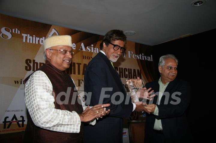 Amitabh Bachchan receives the Asian culture award