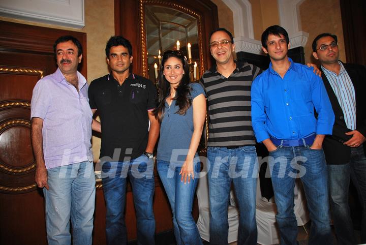 R Madhavan, Kareena Kapoor, Sharman Joshi and Vidhu Vinod Chopra at the press meet of 3 IDIOTS