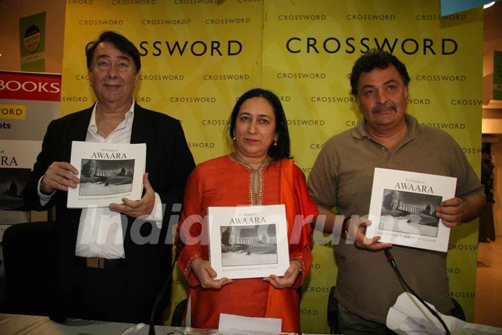 Randhir and Rishi kapoor at the Awara book launch at Crossword