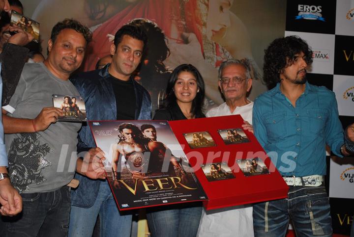 Bollywood actor Salman Khan, Sunidhi Chauhan, Gulzar and Sonu Nigam at music release of Film &quot;Veer&quot;