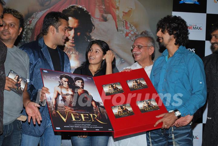 Bollywood actor Salman Khan, Sunidhi Chauhan, Gulzar and Sonu Nigam at music release of Film &quot;Veer&quot;