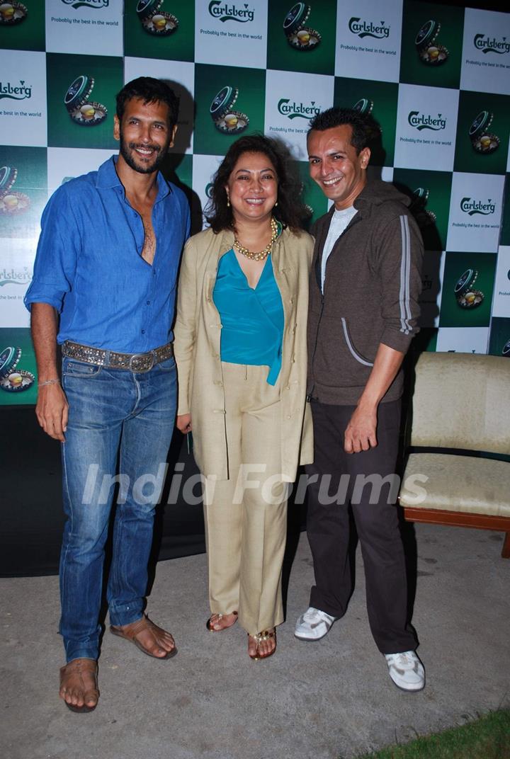 Model-turned-actors Milind Soman and Aryan Vaid turned chefs at &quot;Carlsberg&quot; event at Bandra, Mumbai