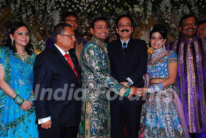 Guest at tycoon Manoj Jayaswal''s daughter wedding Swatee with Lalit Tayal