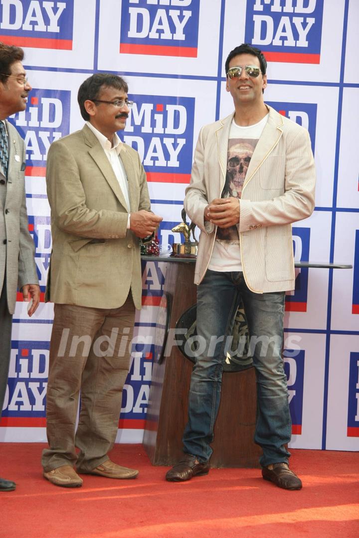 Vivek Jain with Akshay Kumar at Mid-Day race in Mahalxmi Race Course