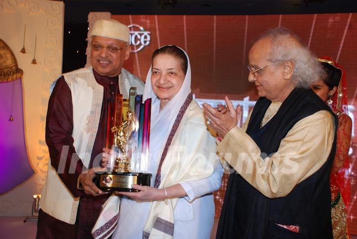 Pt Jasraj at V Shantaram Awards at Novotel