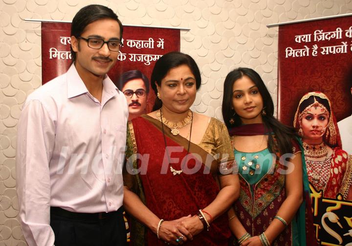 Actors Shubhangi Atre, Reema Lagoo and Shaleen Bhanot at a press meet for NDTV Imagine''s new show &quot;Do Hanson Ka Jodaa&quot; , in New Delhi on Teusday 22 Dec 2009