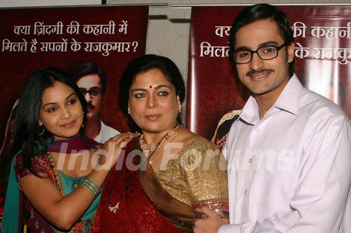 Actors Shubhangi Atre, Reema Lagoo and Shaleen Bhanot at a press meet for NDTV Imagine''s new show &quot;Do Hanson Ka Jodaa&quot; , in New Delhi on Teusday 22 Dec 2009