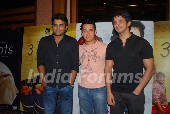 Bollywood actors Madhwan, Aamir Khan and Sharman Joshi at the press meet of &quot;3 Idiots&quot; at Taj Land''s End