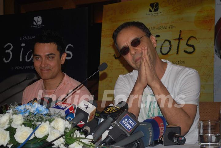 Bollywood actor Aamir Khan at the press meet of &quot;3 Idiots&quot; meet at Taj Land''s End