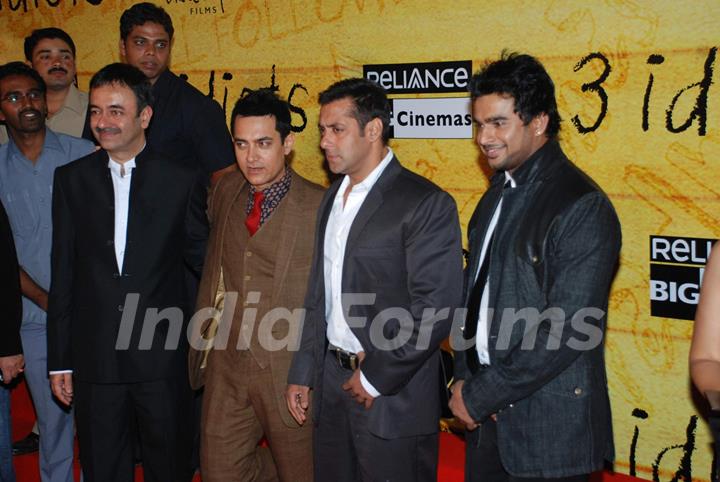 Aamir Khan, Salman Khan and Madhwan at 3 Idiots Press Meet at IMAX Wadala