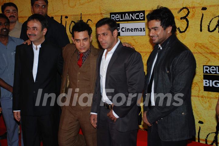 Aamir Khan, Salman Khan and Madhwan at 3 Idiots Press Meet at IMAX Wadala