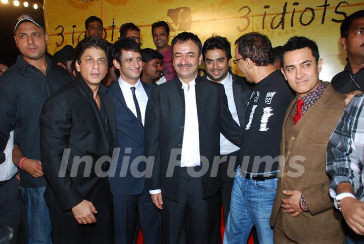 Shahrukh Khan, Sharman Joshi, Madhwan, Vidhu Vinod Chopra and Aamir Khan at 3 Idiots Press Meet at IMAX Wadala