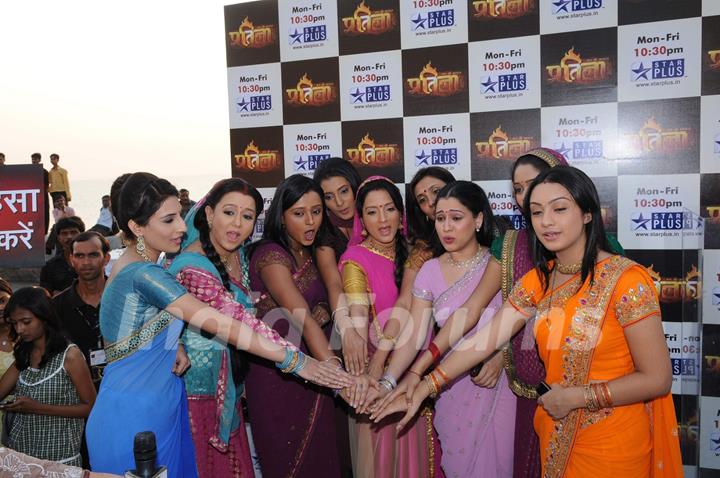 Star Pariwar ladies join human chain to fight against injustice at Marinde Drive