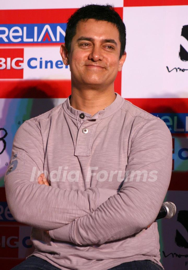 Aamir Khan,at press-meet to promote film ''''3-idiots'''',at Noida