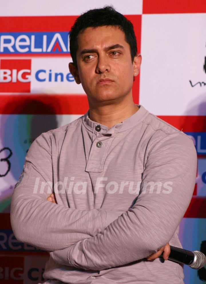 Aamir Khan,at press-meet to promote film ''''3-idiots'''',at Noida
