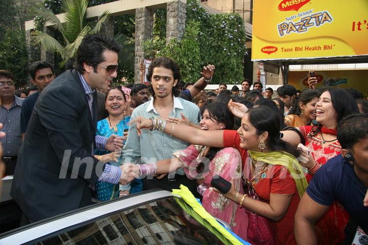 Fardeen Khan promotes his film &quot;Dulha Mil Gaya&quot;