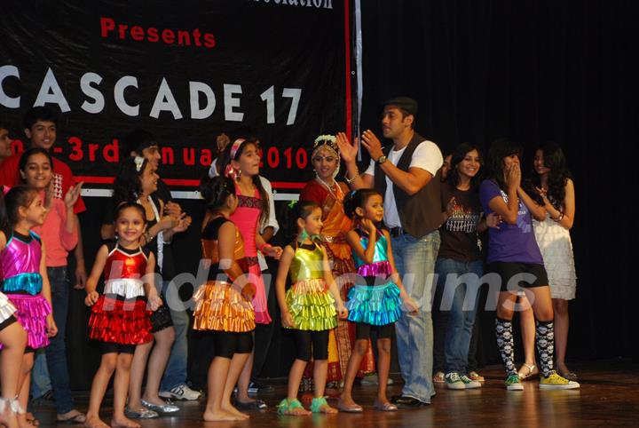 Salman Khan promotes &quot;Veer&quot; at Jamnabai School Cascade festival