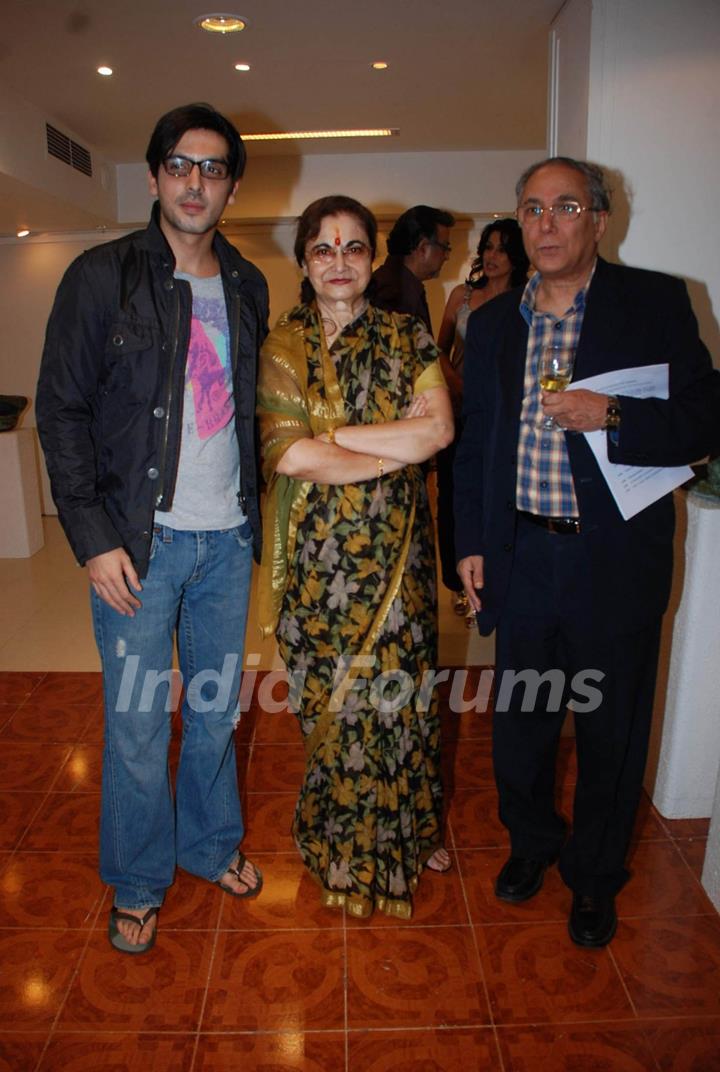 Zayed Khan Graces CPAA Art Event at Sanjay Plaza on Mumbai