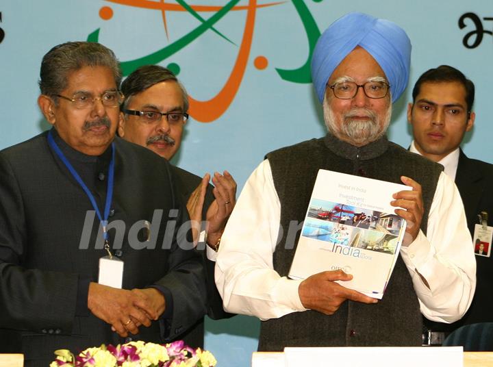 Prime Minister Dr Manmohan Singh and Union Minister for Overseas Indian Affairs Vayalar Ravi at the inaugural of '''' 8th Pravasi Bharatiya Divas'''' in New Delhi on Friday