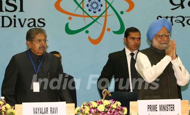 Prime Minister Dr Manmohan Singh inaugurating the '''' 8th Pravasi Bharatiya Divas'''' in New Delhi on Friday