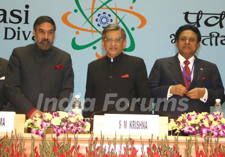 Minister for External Affairs S M Krishna , Minister for Commerce and Industry Anand Sharma and Malaysian National Congress, President Dato Seri S Samy Vellu at the inaugural of '''' 8th Pravasi Bharatiya Divas'''' in New Delhi on Friday