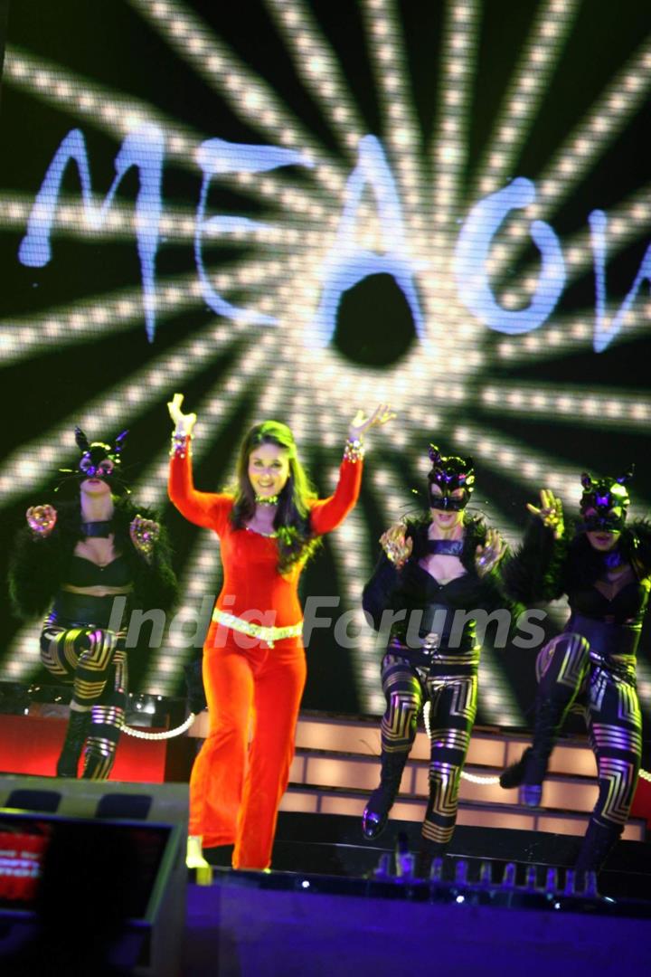 Kareena Kapoor at Apsara Awards in Chitrakot Grounds