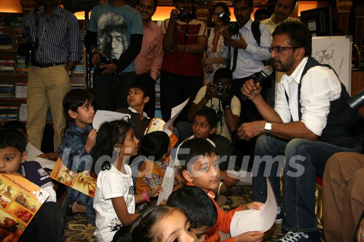 Javed Jaffrey at Karadi tales story telling session at Landmark