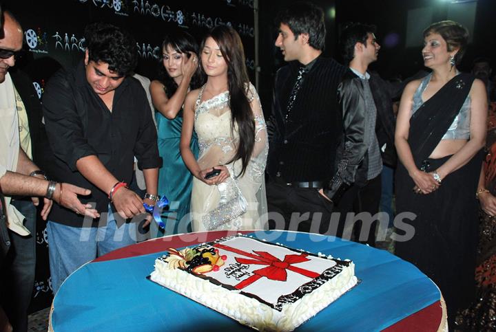 Sara Khan at the launch of Three Acting Studio at Thakur Cinema, Kandivali