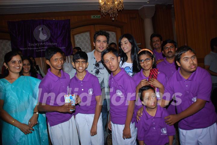 Shahid Kapoor and Amrita Rao at NGO Swayamsiddh Marathon press meet in Le Meridien