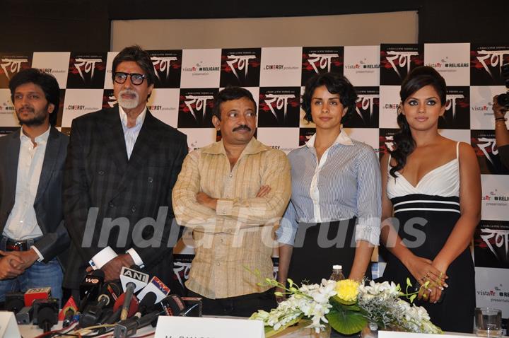 Bollywood actors Mohnish Behl, Rajat Kapoor, Amitabh Bachchan, Ritesh Deshmukh, Neetu Chandra, Ram Gopal Varma and Gul Panag at the press meet of &quot;Rann&quot;