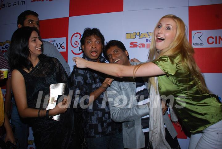 Sunil Pal, Raju Shrivastav and Claudia Ciesla at Bhavnao Samja Karo film premiere at Cinemax