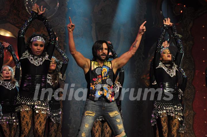 Bollywood actor Saif Ali Khan performs at Stardust Awards 2010 in Mumbai