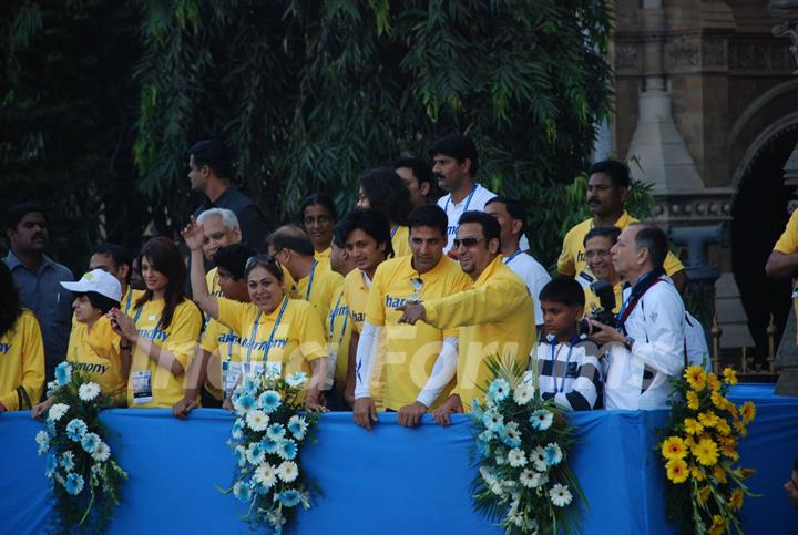 Tina Ambani, Ritesh Deshmukh, Akshay Kumar and Gulshan Grover at Marathon High Res in Mumbai