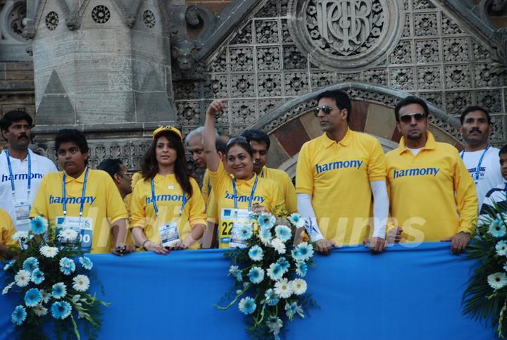 Tina Ambani, Akshay Kumar and Gulshan Grover at Marathon High Res in Mumbai