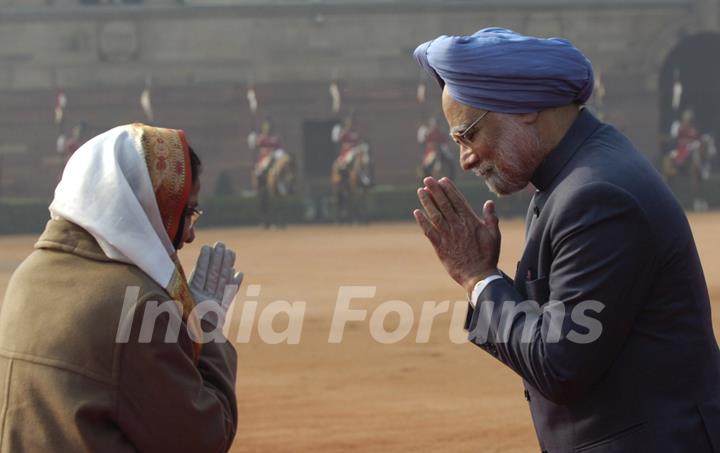 Prime Minister Manmohan Singh and President Pratibha Patil exchange greetings after the ceremonial welcome of the visiting South Korean President Lee Myung-Bak at the Rashtrapati Bhavan in New Delhi on Monday